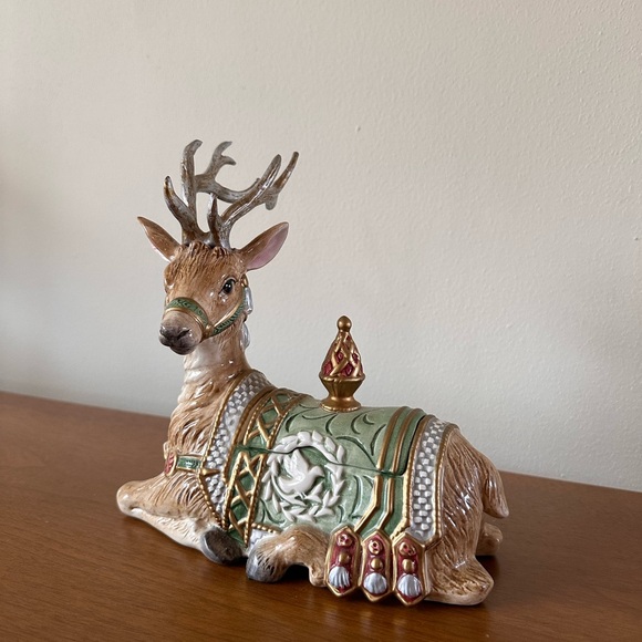 Excellent like new Fritz & Floyd Gregorian Santa Deer Lidded Box. - Picture 2 of 6